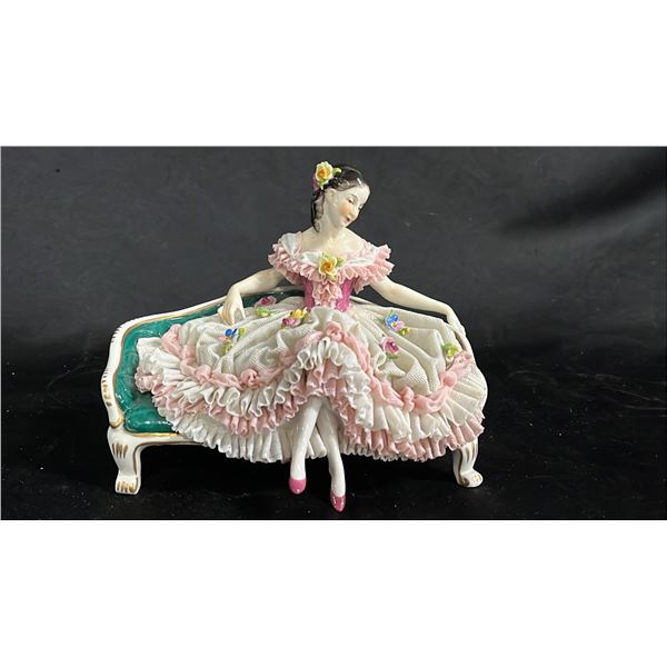 VINTAGE VOLKSTEDT PORCELAIN LACE FIGURINE OF A SEATED LADY 6.5" WIDE