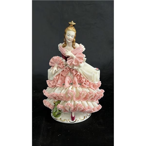 VINTAGE DRESDEN GERMANY PORCELAIN LACE PRINCESS & FROG PRINCE FIGURINE 8" TALL