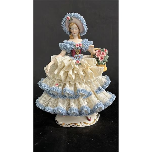 VINTAGE DRESDEN GERMANY PORCELAIN LACE FIGURINE 7" TALL