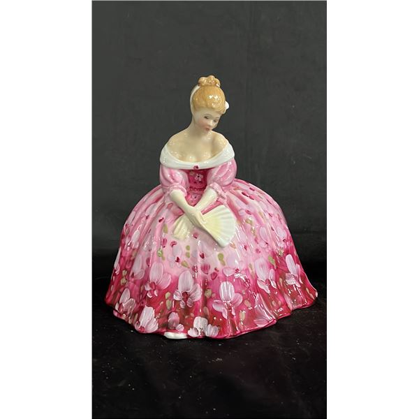 VINTAGE ROYAL DOULTON PORCELAIN "VICTORIA" FIGURINE: HN 2461 6.5" TALL