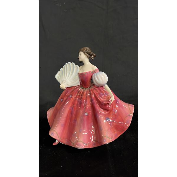 VINTAGE ROYAL DOULTON PORCELAIN "FIRST WALTZ" FIGURINE: HN 2861 7.5" TALL