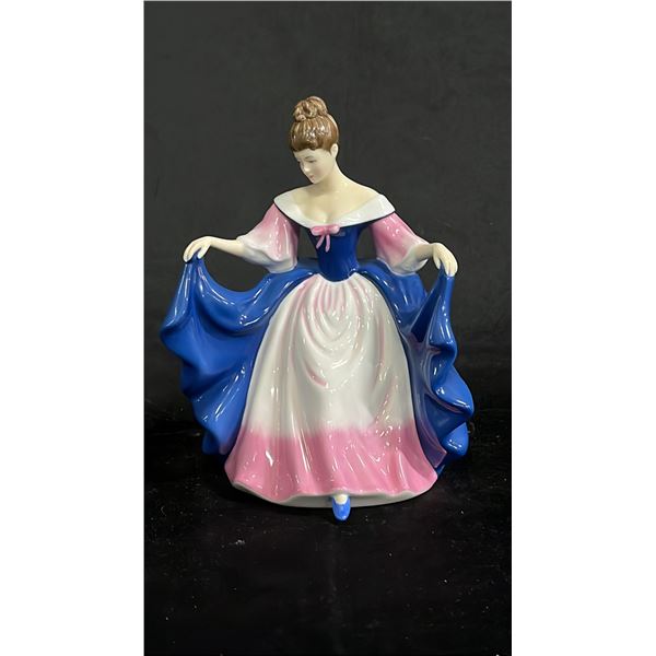 VINTAGE ROYAL DOULTON PORCELAIN PRETTY LADIES "SARAH" FIGURINE" HN 4720 7" TALL