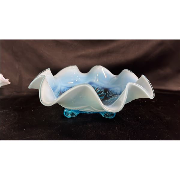 NORTHWOOD RUFFLES & RINGS BLUE OPALESCENT 3-FOOTED BOWL 9"W