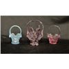Image 1 : (1) ART GLASS BASKET & (2) SMALL FENTON GLASS BASKETS: LARGEST IS 6.5" TALL