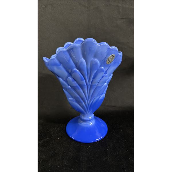 FENTON PERIWINKLE BLUE FAN VASE: 8" TALL