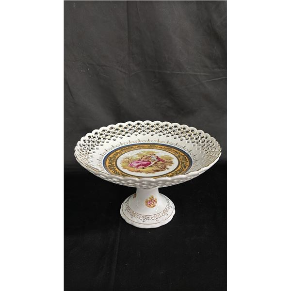 VINTAGE IMPERIAL FRANGONARD ROMANTIC SCENE RETICULATED PEDESTAL DISH: 7"T X 12"DIA.