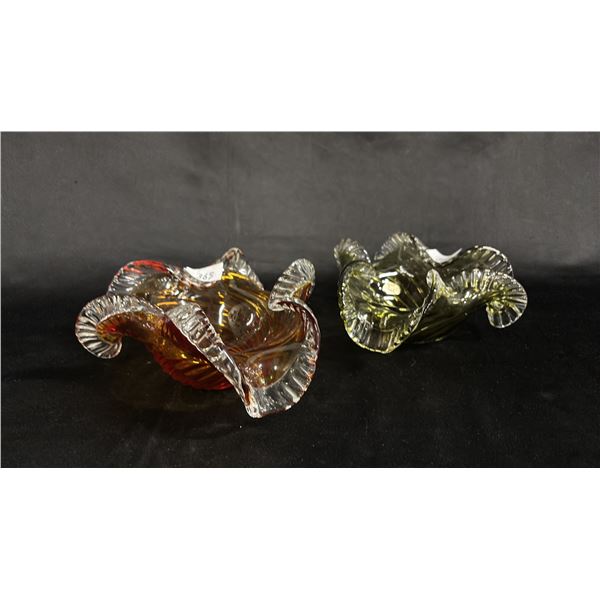 (2) CHALET CANADA CRIMP & RUFFLE BOWLS - 1 AMBER & 1 GREEN: 8" WIDE