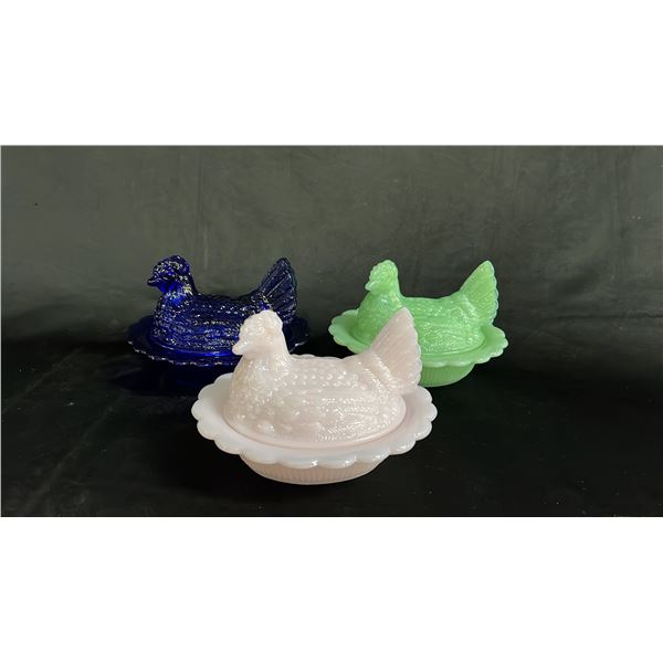 (3) MOSSER GLASS HEN ON NEST COVERED DISHES: 6.5" WIDE