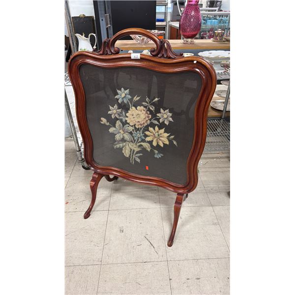 ANTIQUE MAHOGANY FIRE SCREEN WITH FLORAL MOTIF