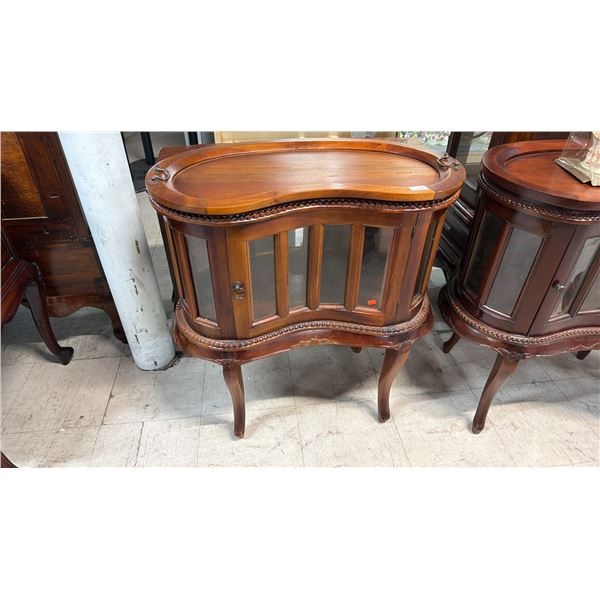 MAHOGANY KIDNEY SHAPED BEVELED GLASS PANELS DISPLAY CABINET WITH REMOVABLE SERVING TRAY