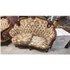 Image 1 : FRENCH PROVINCIAL HEAVILY CARVED BUTTON BACK FLORAL LOVESEAT (MISSING CUSHION)