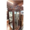 Image 2 : BEAUTIFUL MAHOGANY CHINA CABINET (MISSING SHELVES)