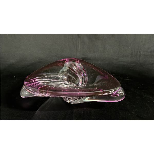 VINTAGE ART GLASS CLEAR TO PURPLE ART GLASS CENTERPIECE BOWL: 9" WIDE