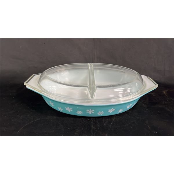 VINTAGE PYREX TURQUOISE SNOWFLAKE DIVIDED CASSEROLE DISH WITH LID
