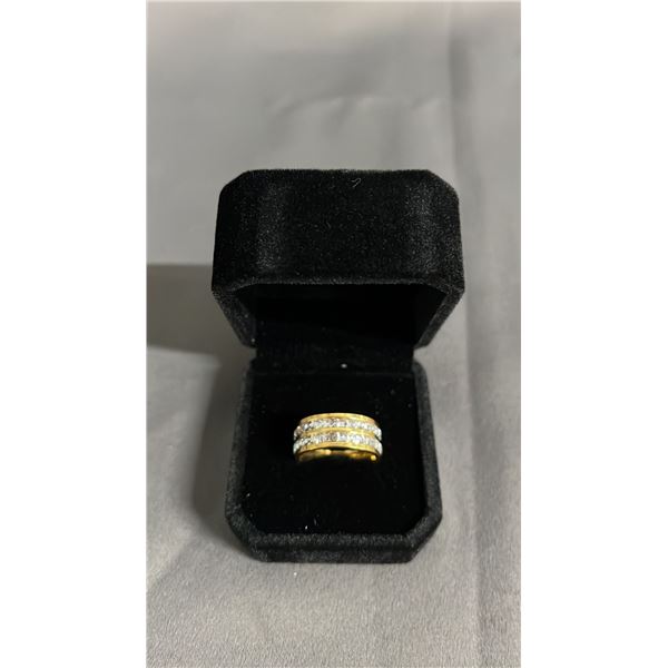 NEW 18K GOLD PLATED 8 MM SIMULATED DIAMOND (CZ) RING: SIZE 7