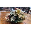 Image 2 : CAPODIMONTE PORCELAIN BOUQUET