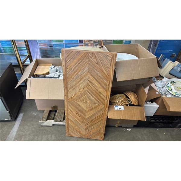 PALLET OF ASSORTED ITEMS INCLUDING; STORAGE BOXES, ROUND END TABLE, WOVEN BASKETS & MORE