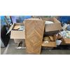 Image 1 : PALLET OF ASSORTED ITEMS INCLUDING; STORAGE BOXES, ROUND END TABLE, WOVEN BASKETS & MORE