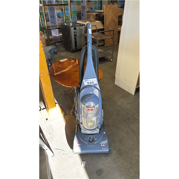 BISSELL UPRIGHT VACUUM