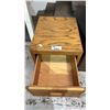 Image 2 : 2-DRAWER OAK CABINET 20.5" X 25" X 28"