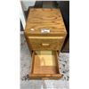 Image 3 : 2-DRAWER OAK CABINET 20.5" X 25" X 28"
