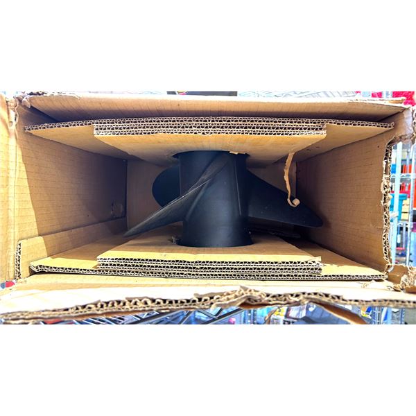 YAMAHA OUTBOARD MOTOR PROPELLER IN BOX