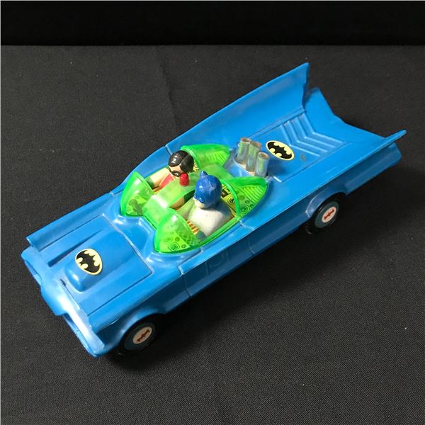 1974 AHI AZRAK HAMWAY INTERNATIONAL OFFICIAL SUPER FRIENDS CAR BATMOBILE WITH ROBIN AND BATMAN