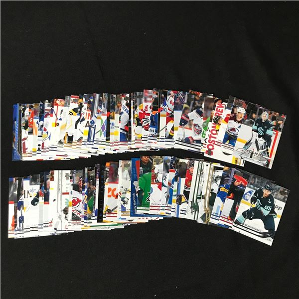LOT OF LOOSE HOCKEY CARDS