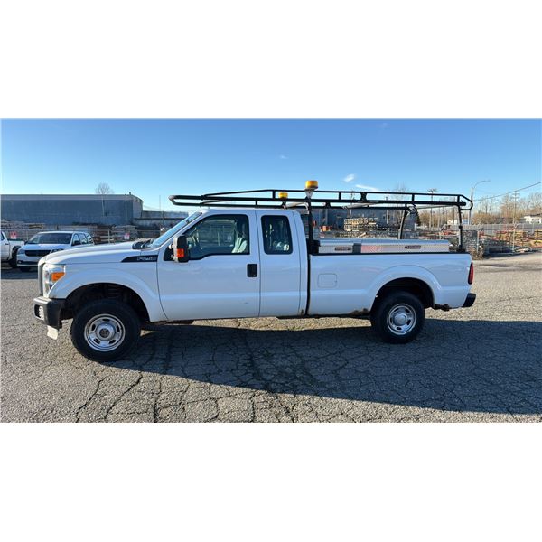 2013 FORD F250 SUPERDUTY, 4DR CREW CAB PICKUP, WHITE, VIN 1FT7X2B69DEB48891,