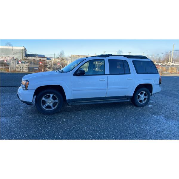 2005 CHEVROLET TRAIL BLAZER LT, 4DR SUV, WHITE, VIN 1GNET16S656178681,