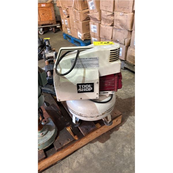 TOOL SHOP 24HP 4 GAL. AIR COMPRESSOR