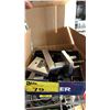 Image 2 : WEISER SATIN CHROME LEVER DOOR HANDLES