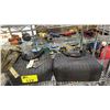 Image 2 : SHELF OF ASSORTED ITEMS INCLUDING; CAMO BAG, HARLEY DAVIDSON BAGS & ASSORTED LEATHER PIECES