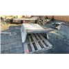 Image 2 : ARROW TRUCK CANOPY