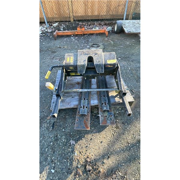 HIJACKER DOUBLE PIVOT SLIDER 5TH WHEEL HITCH