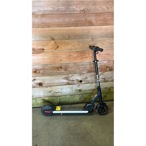 JETSON KIDS LIGHT-UP E-SCOOTER WITH BATTERY (NO CHARGER, UNKNOWN WORKING CONDITION)