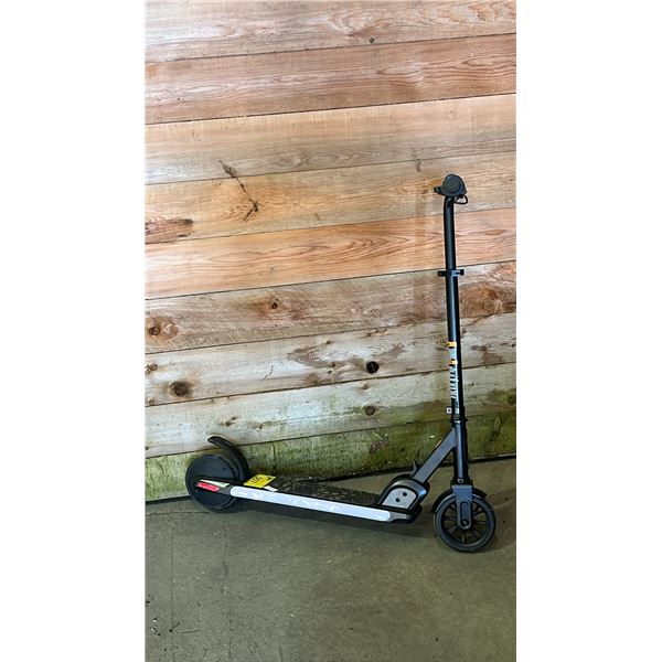 JETSON KIDS LIGHT-UP E-SCOOTER WITH BATTERY (NO CHARGER, UNKNOWN WORKING CONDITION)