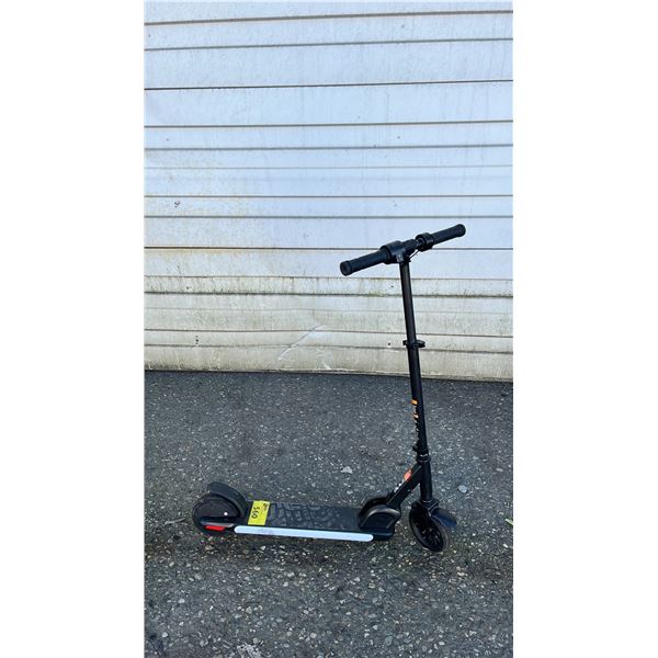 JETSON KIDS LIGHT-UP E-SCOOTER WITH BATTERY (NO CHARGER, UNKNOWN WORKING CONDITION)