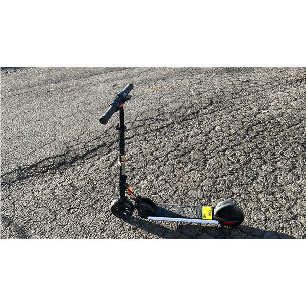 JETSON KIDS LIGHT-UP E-SCOOTER WITH BATTERY (NO CHARGER, UNKNOWN WORKING CONDITION)
