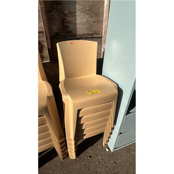 6 PLASTIC STACKING CHAIRS (BROWN)