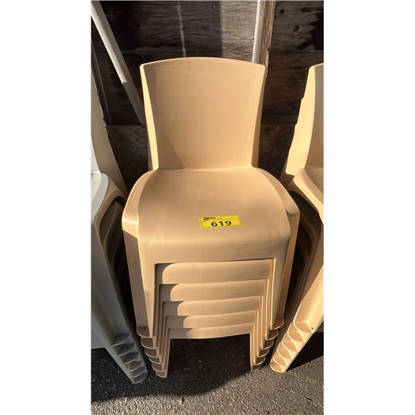 6 PLASTIC STACKING CHAIRS (BROWN)