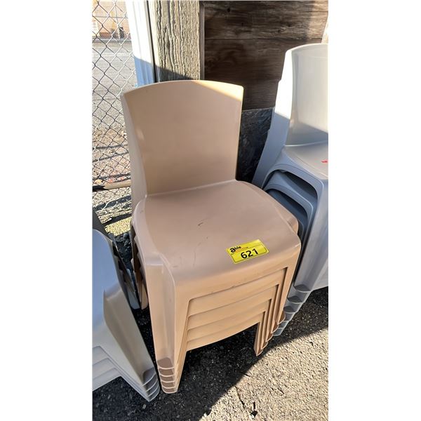 5 PLASTIC STACKING CHAIRS (BROWN)