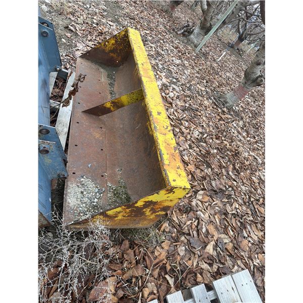 Bucket attachment 72.5 lenghth inside attachment  41" fits  John deer