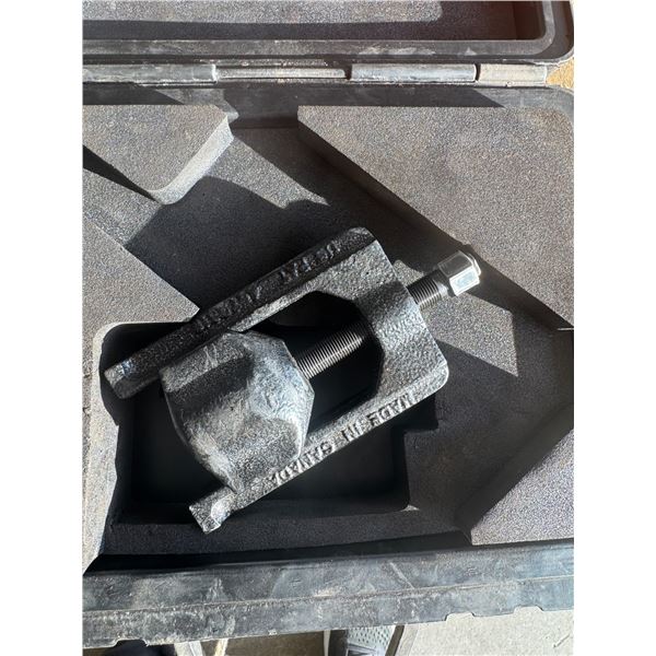 Automotive U-Joint Puller
