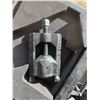 Image 2 : Automotive U-Joint Puller