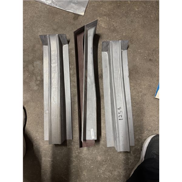 aluminum or metal floor board or trim piece