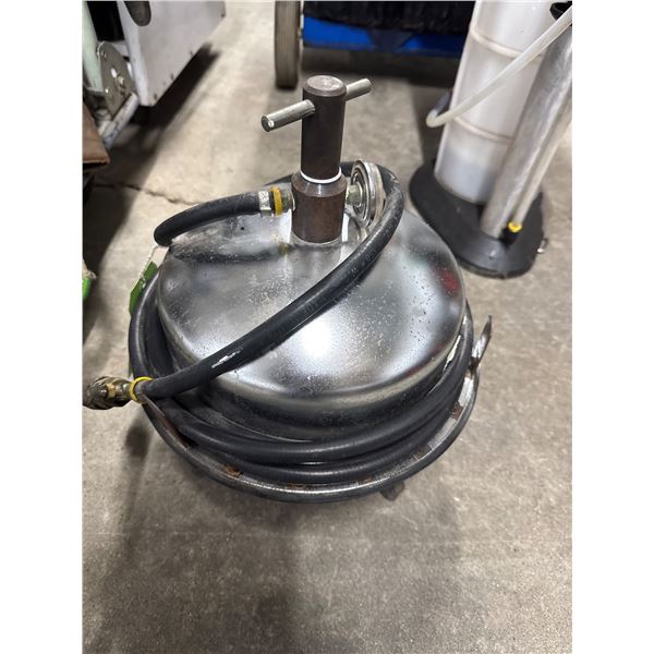 Brake bleeder tank
