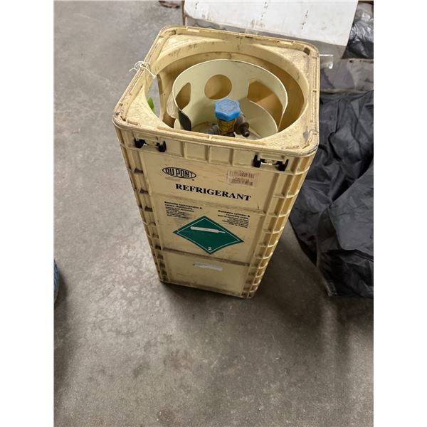 Refrigerant tank