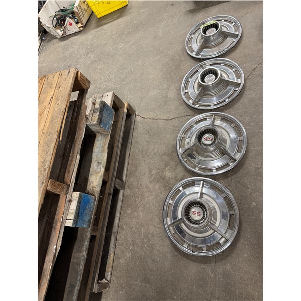 1963-1964 Chevrolet Impala SS spinner hubcaps