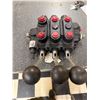 Image 2 : Hydraulic 3 spool control valve
